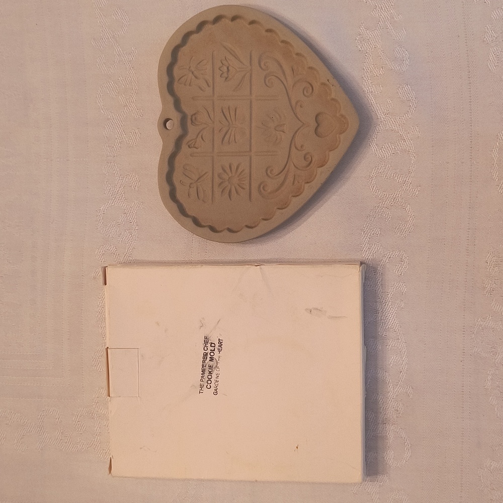 Vintage Gardens Of The Heart Cookie Mold - Picture 16 of 16